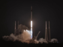 SpaceX lanza el cohete Falcon 9 en su vigésimo vuelo récord» 
«SpaceX lanza el cohete Falcon 9 en su vigésimo vuelo récord